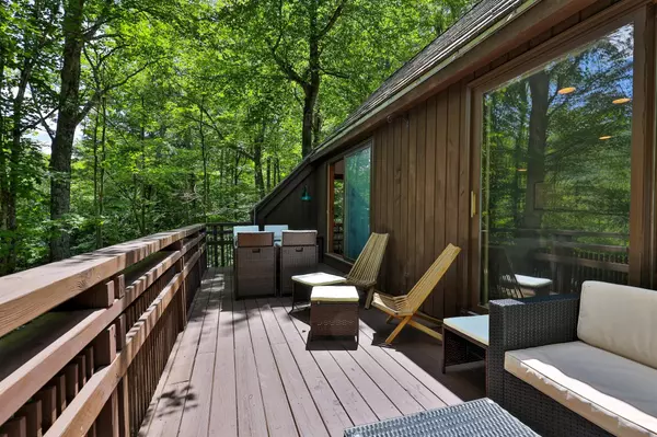 Plymouth, VT 05056,323 Crimson Hawk RD