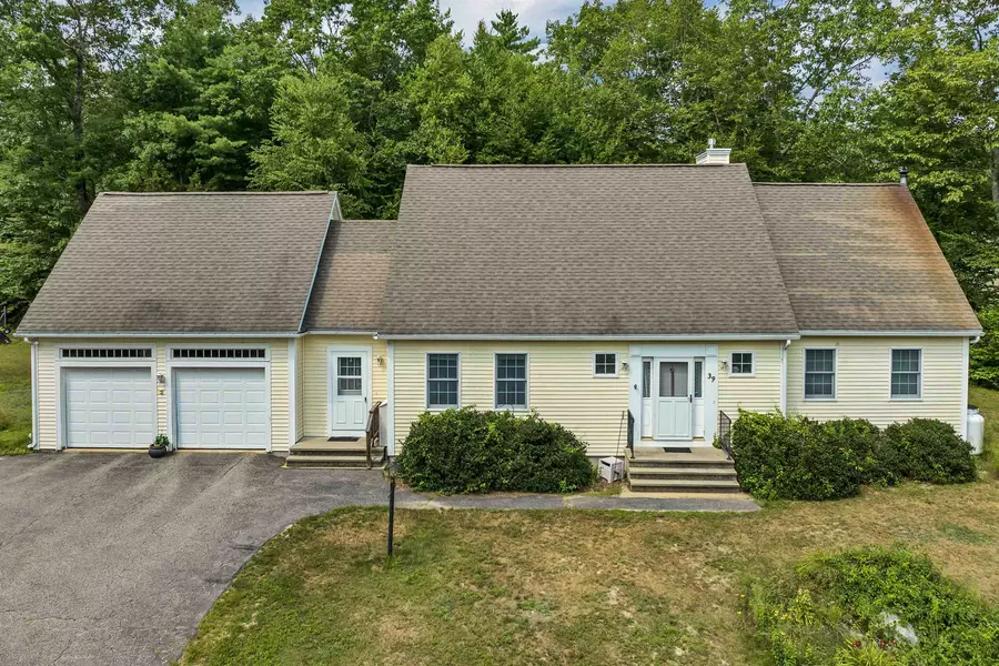 39 Winnipesaukee DR, Wolfeboro, NH 03894