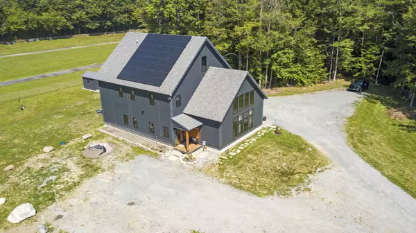 896 Melendy Hill RD, Londonderry, VT 05148