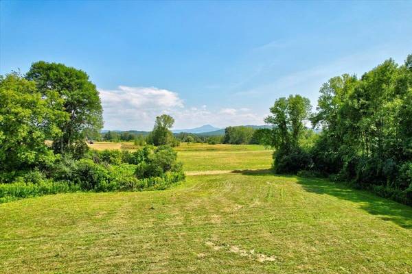 1876 Mountain View RD, Williston, VT 05495
