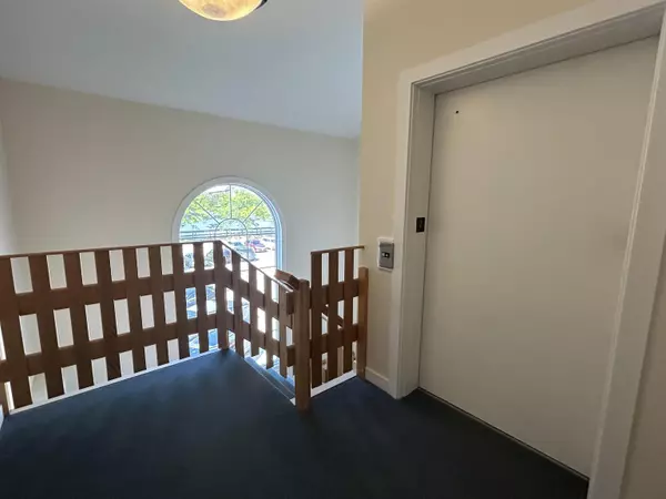 Exeter, NH 03833,196 Water ST #18