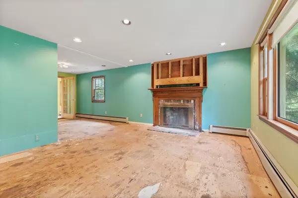 Sandown, NH 03873,534 Main ST