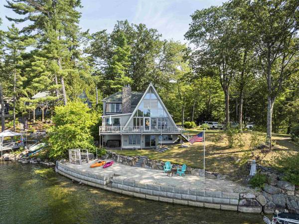 16 Loon Island LN, Hebron, NH 03241