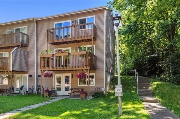 South Burlington, VT 05403,M8 Stonehedge DR #8