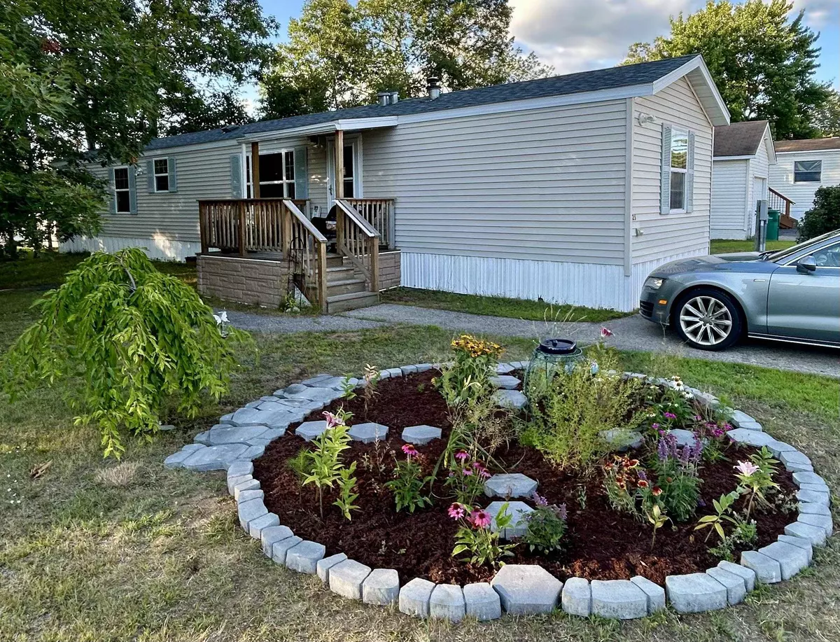 Rochester, NH 03867,25 WEST LN