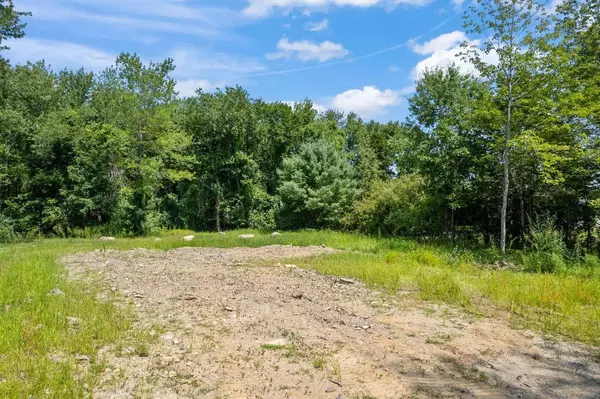 Somersworth, NH 03878,5 Valley LN