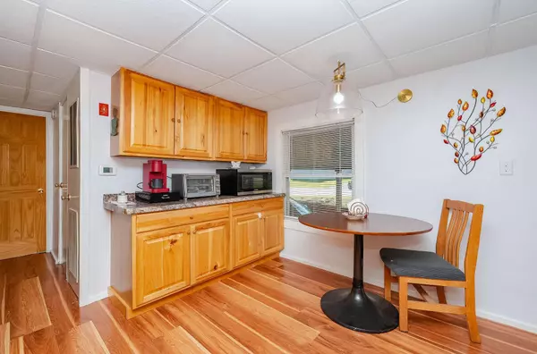 Franklin, NH 03235,7 Lily LN