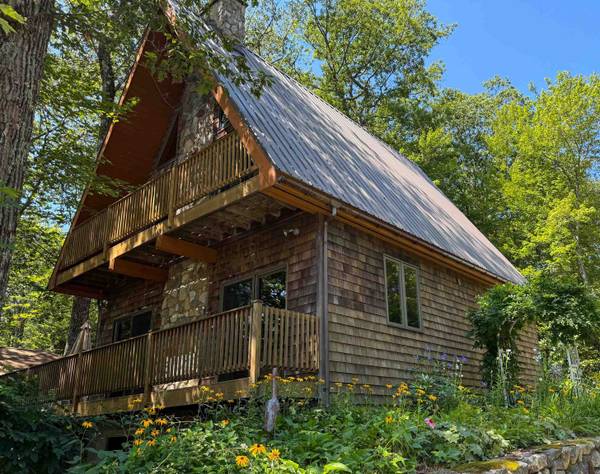 9 Autumn LN, Newbury, NH 03255