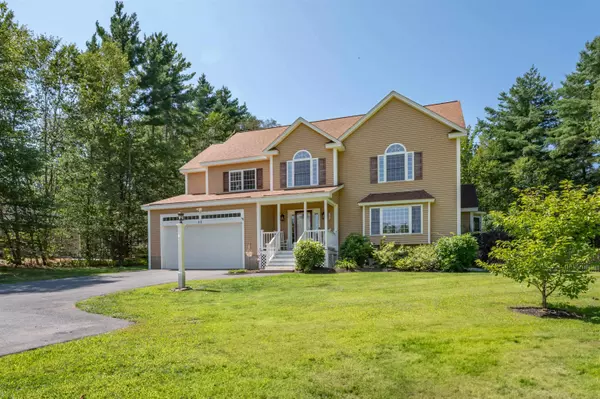 22 Candlestick LN, Sandown, NH 03873