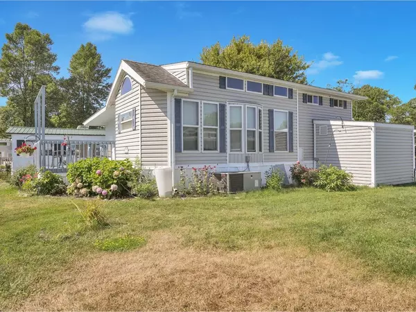 18 Eagle LN, South Hero, VT 05486