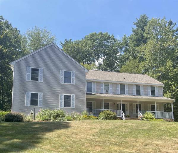 5 Pebble CT, Merrimack, NH 03054