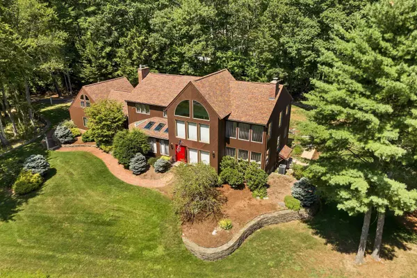 82 Pilgrim DR, Bedford, NH 03110