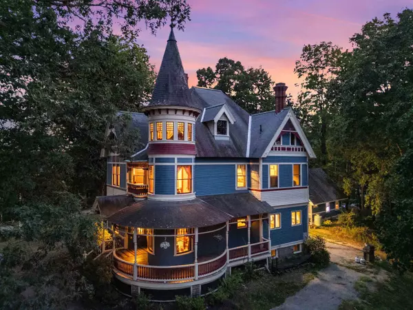 68 Center ST, Wolfeboro, NH 03894