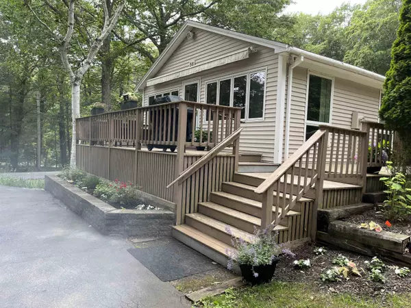 56 Captain Thomas RD, Ogunquit, ME 03907