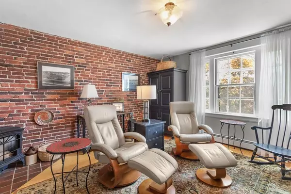 Manchester, NH 03101,100 Hollis ST