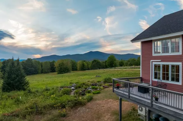 11 Winners Circle Farm RD, Tuftonboro, NH 03816