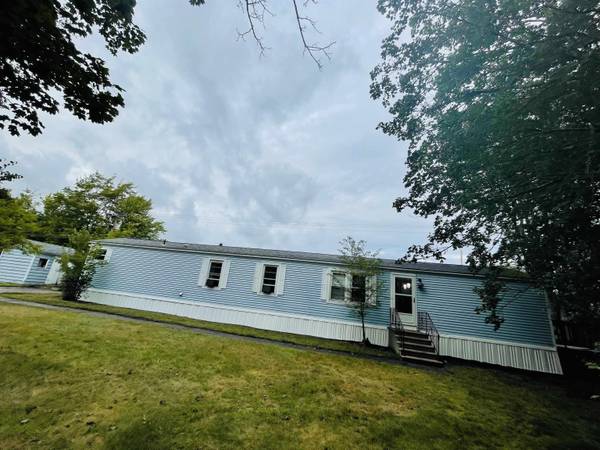 26 Melendy RD #6, Milford, NH 03055