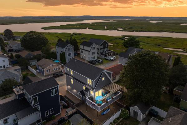 6 Cora AVE, Hampton, NH 03842
