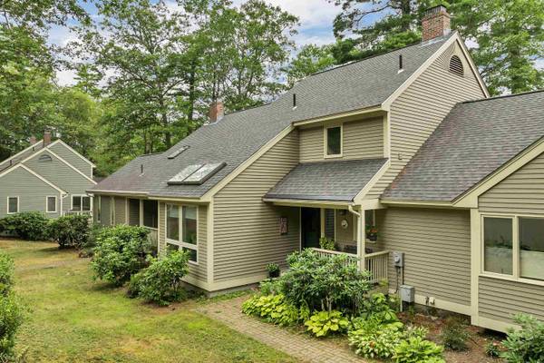31 Point Breeze RD, Wolfeboro, NH 03894