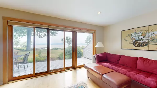 Burlington, VT 05408,28 Northshore DR