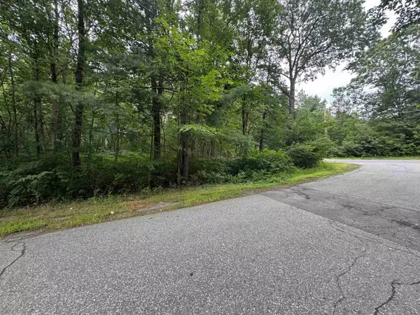 30 Griffin RD, Londonderry, NH 03053