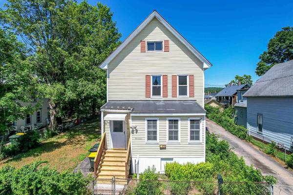 17 Arch ST, Laconia, NH 03246