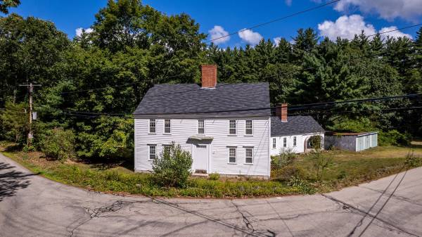 21 Currier ST, South Hampton, NH 03827