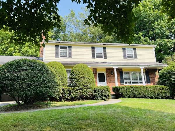 303 Pinehurst DR, Shelburne, VT 05482