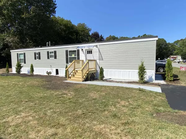 95 Lillian AVE,  Seabrook,  NH 03874