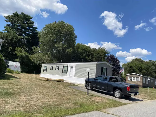 95 Lillian AVE, Seabrook, NH 03874