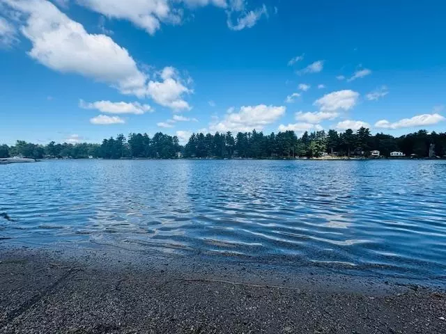 84 West Shore DR, Raymond, NH 03077