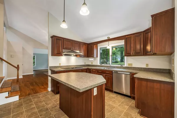 Hampton, NH 03842,159 Woodland RD