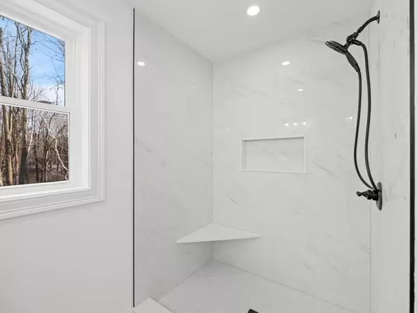 Plaistow, NH 03865,18 Horizon WAY