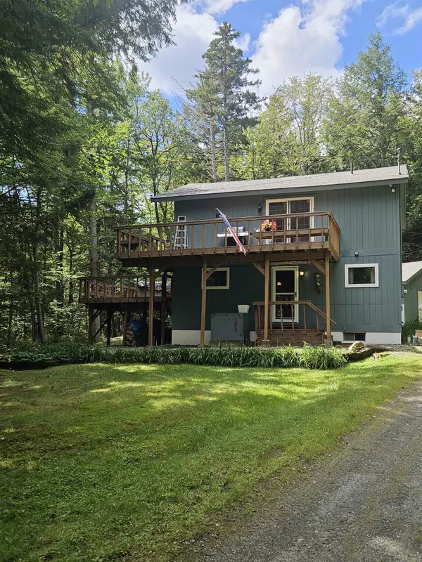27 Country CT, Wilmington, VT 05363