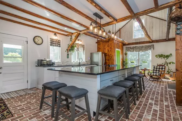 Pittsford, VT 05763,6948 US Rte 7 RD