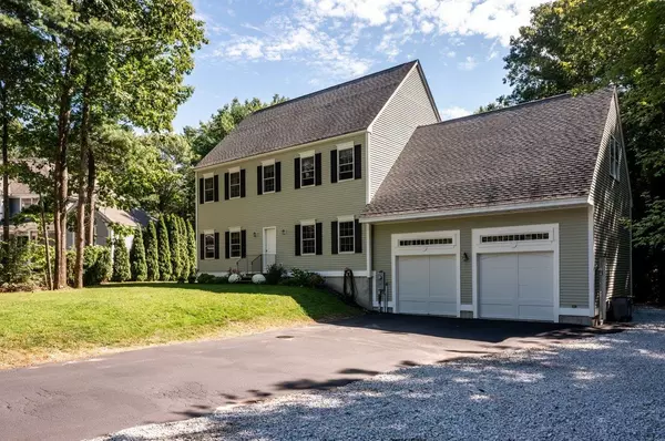 Dover, NH 03820,12 Carriage Hill LN