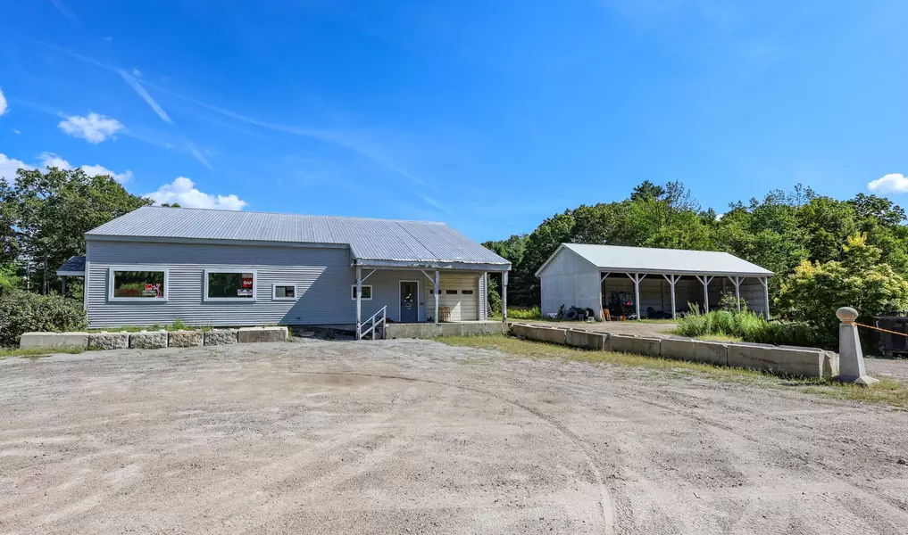 822 Flanders RD, Henniker, NH 03242