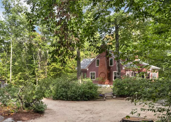 44 Neighbors ROW, Conway, NH 03860
