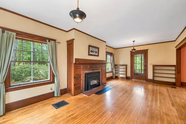 Conway, NH 03860,44 Neighbors ROW