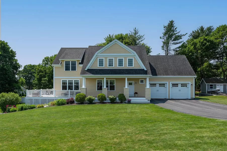 25 Shore LN, Dover, NH 03820
