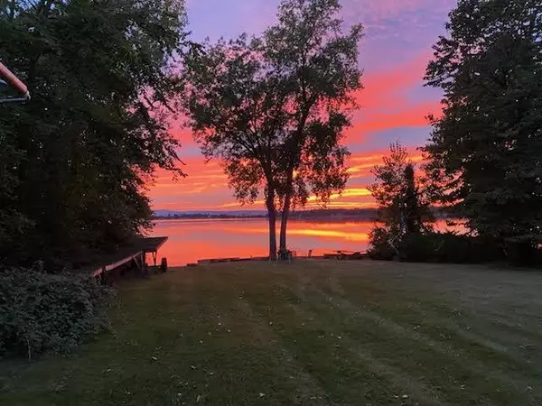 407 Us Route 2,  Grand Isle,  VT 05458