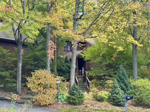 Burlington, VT 05401,267 South Cove RD