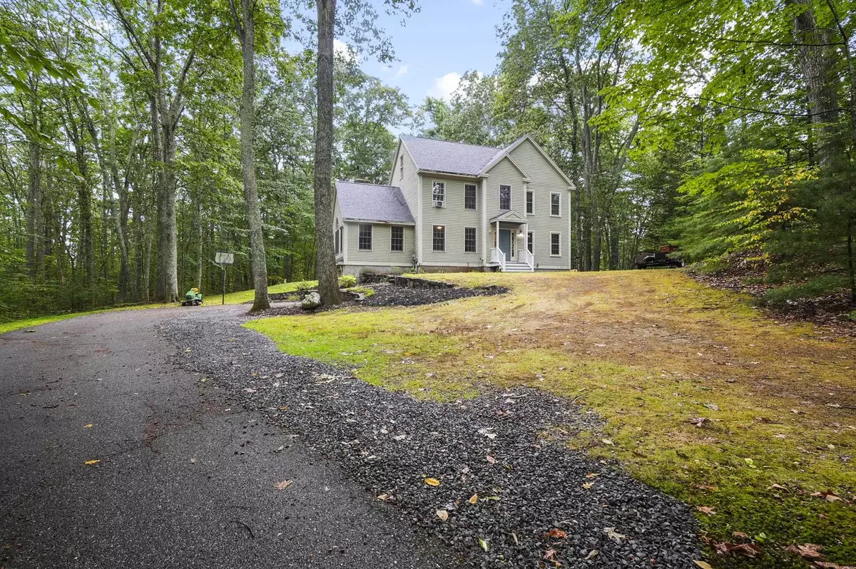 Kingston, NH 03848,26 Meadowwood RD