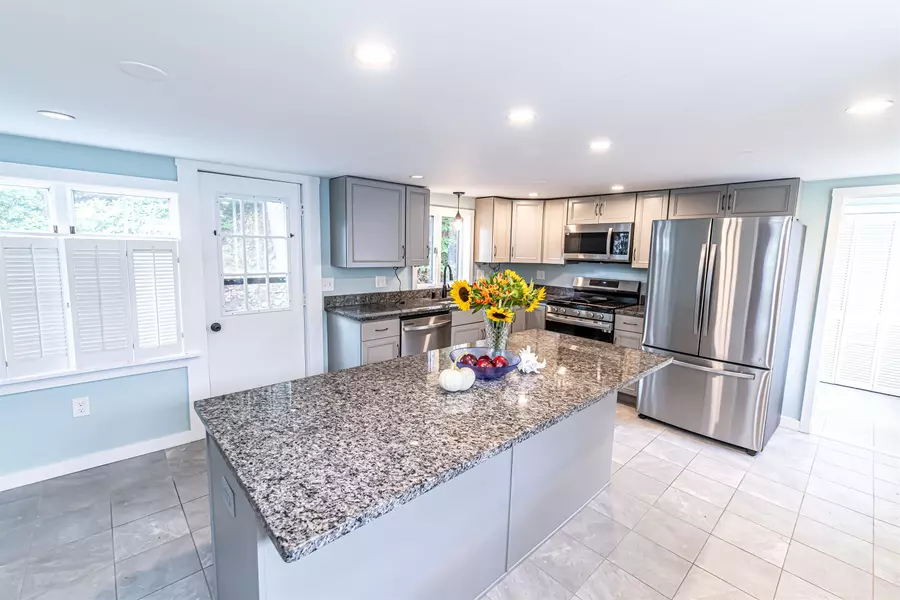 1 Old Coach RD, New Boston, NH 03070