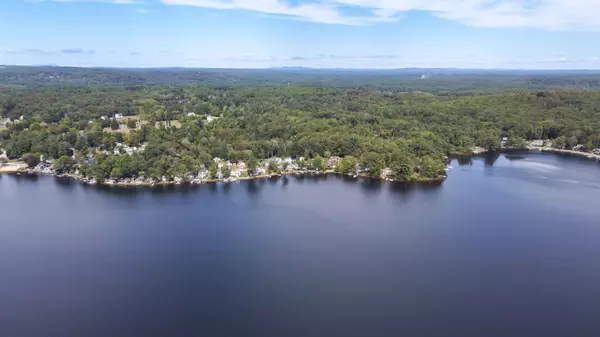 Hampstead, NH 03841,38 Timberlane RD