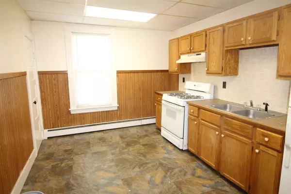 Manchester, NH 03101,158 Willow ST #1R