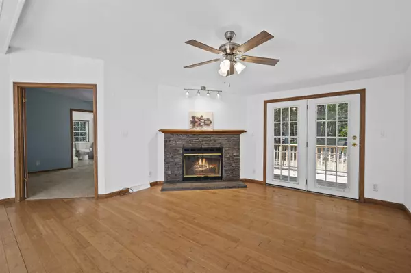 Newmarket, NH 03857,16 Bennett WAY