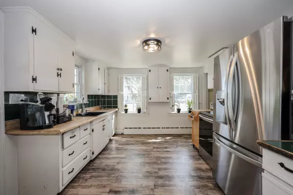 Hill, NH 03243,11 Crescent ST