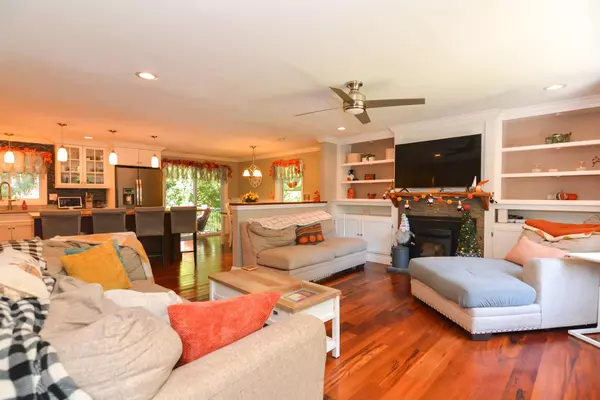 Litchfield, NH 03054,11 Rotterdam DR