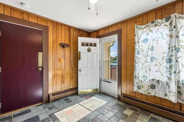 Portsmouth, NH 03801,88 Farm LN